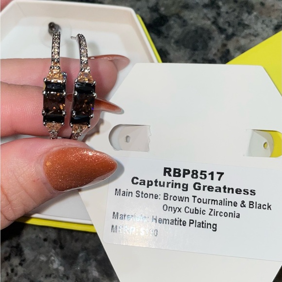 BP earrings - Picture 3 of 3